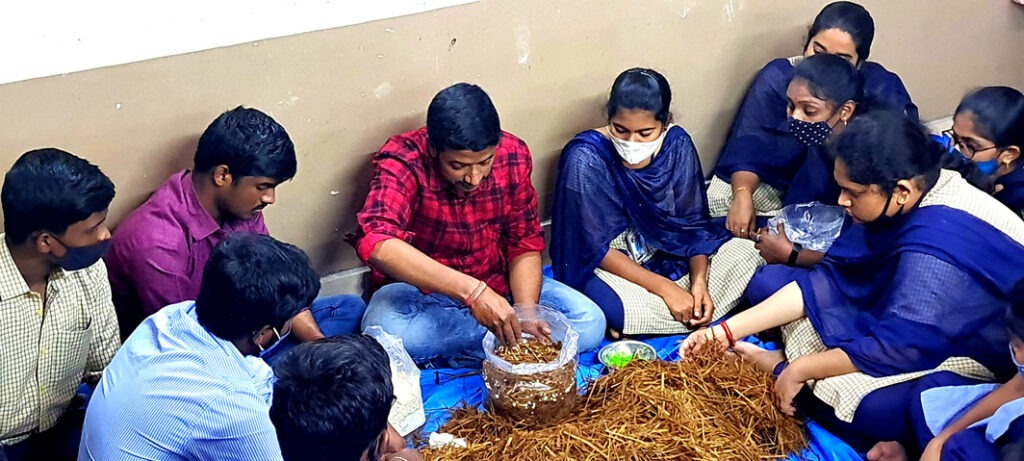 workshop on mushroom Farming