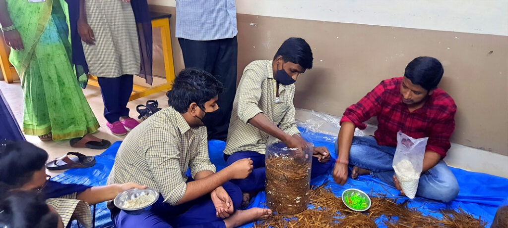 workshop on mushroom Farming