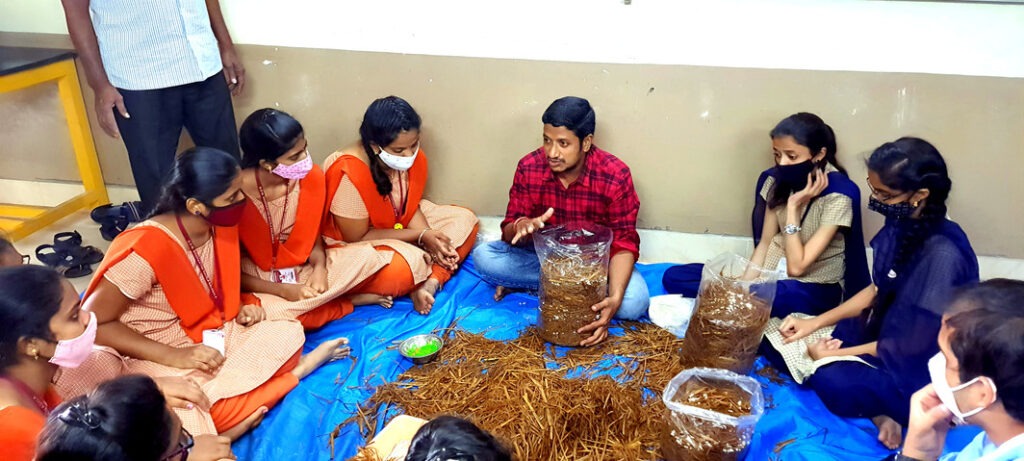 workshop on mushroom Farming